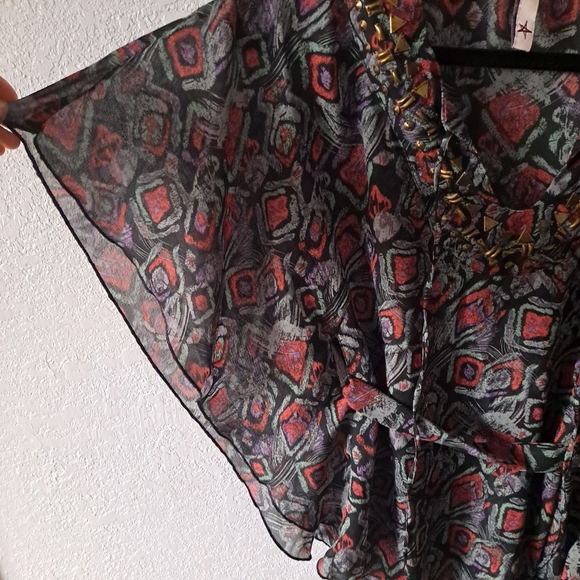 American Star Geometric Butterfly Sleeve Blouse - Picture 6 of 7